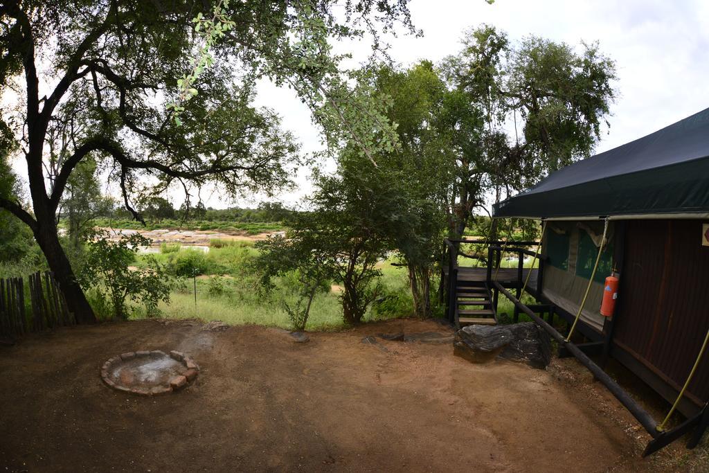Mtomeni Safari Camp Hotel พาลาบอร์วา ภายนอก รูปภาพ