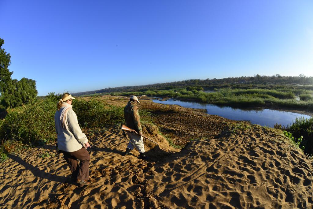Mtomeni Safari Camp Hotel พาลาบอร์วา ภายนอก รูปภาพ